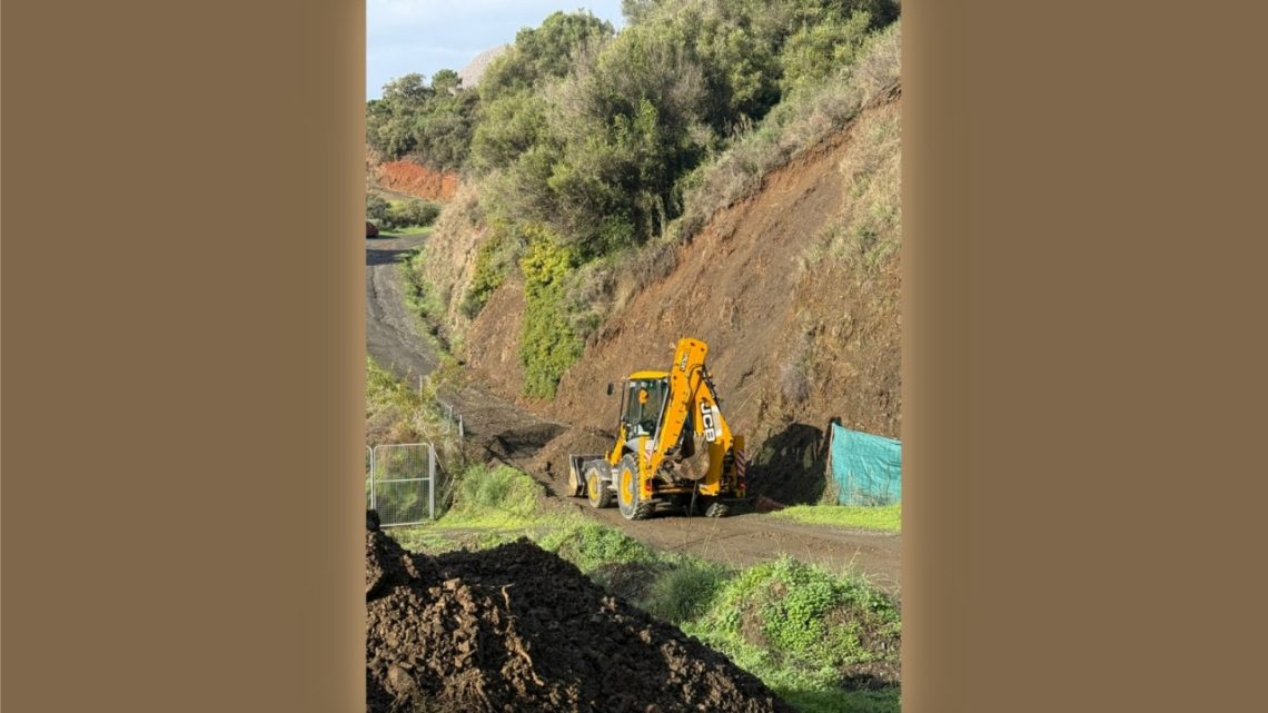 El Ayuntamiento de Estepona despliega a las brigadas municipales para la limpieza y arreglos de caminos afectados por el temporal