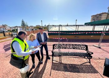 El Ayuntamiento de Fuengirola renueva la cubierta de los pabellones del Complejo Elola