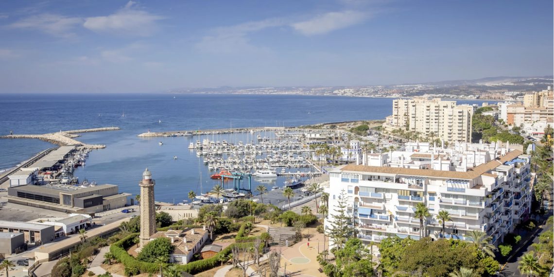 Estepona se mantiene a la cabeza de los municipios con menor tasa de paro en Andalucía