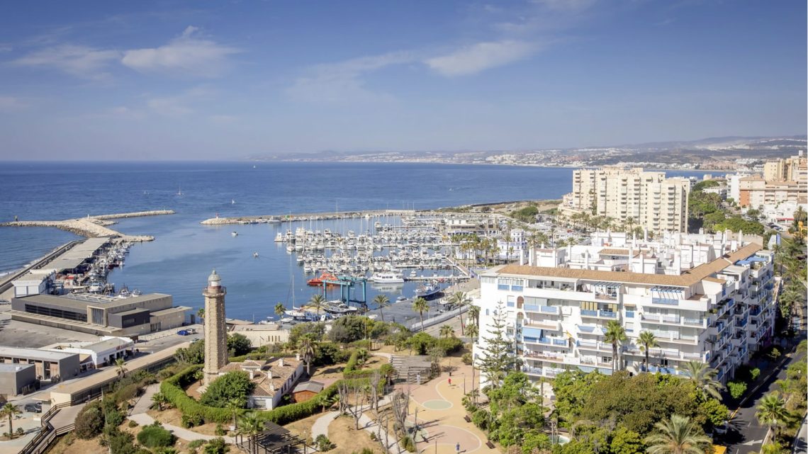 Estepona se mantiene a la cabeza de los municipios con menor tasa de paro en Andalucía