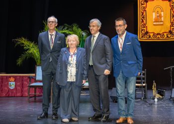 El Ayuntamiento de Estepona reconoce en el acto institucional del Día de Andalucía al sector sanitario