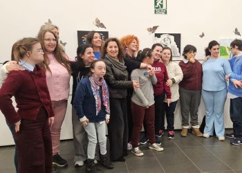 La asociación Crece inaugura la exposición‘Nosotras’, un homenaje al papel histórico de la mujer y su lucha por la igualdad