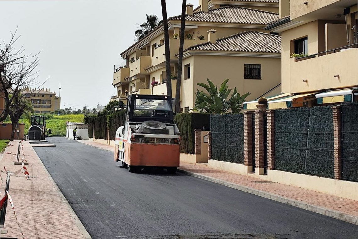 El Ayuntamiento de Marbella ultima la renovación integral de la calle Guadalmansa